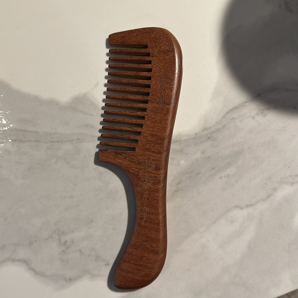 New sandalwood comb